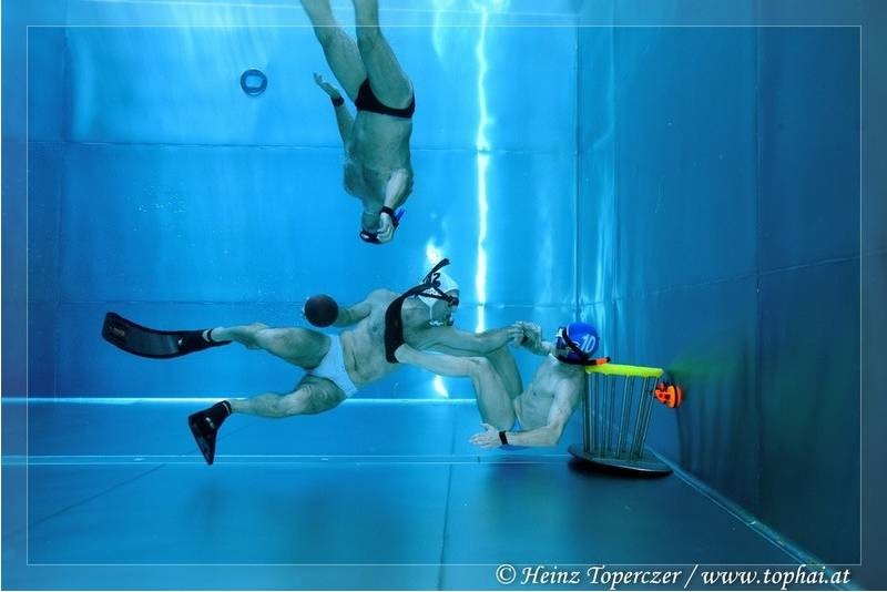 Illustration for article titled Why is underwater rugby the new generation of water sports, and where should you try it?